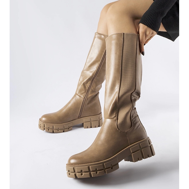 Cizme plate Ceredano izolate maro bej 1