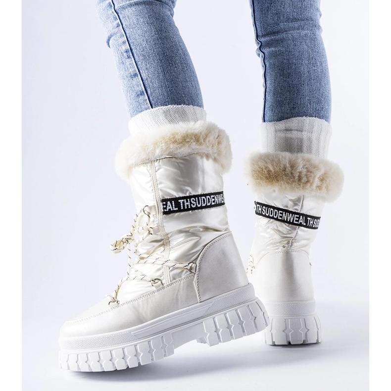 Cizme de zăpadă izolate bej cu inscripția Giorgio 1