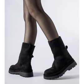 Cizme negre izolate cu talpa masiva Flavia negru 1