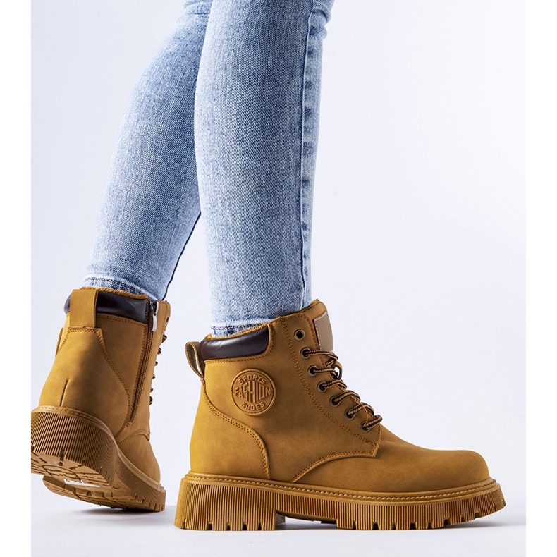 Muncitori Tricase cu izolație maro clasică 1