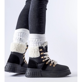 Muncitori de culoare pe o platformă uriașă Rodrigo negru 1