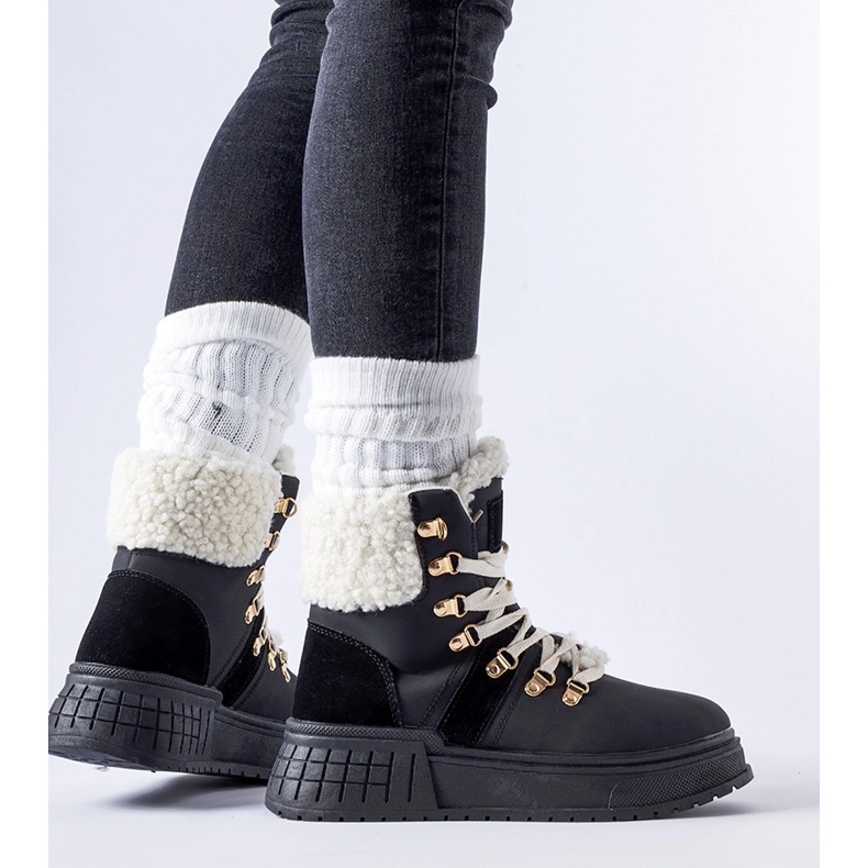 Muncitori de culoare pe o platformă uriașă Rodrigo negru 1