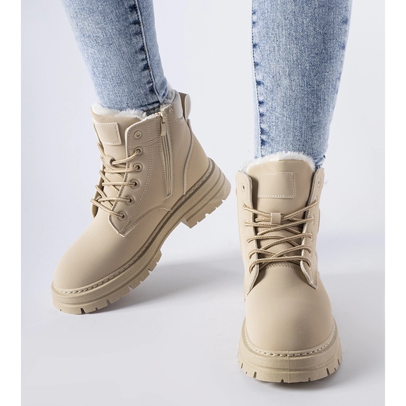 Muncitorii Deville izolați în bej 1