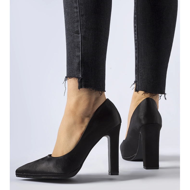 Pompe stiletto din satin negru de la Rivers 1