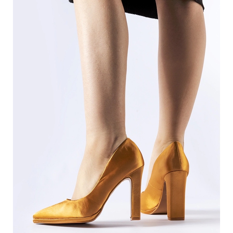 Pompe stiletto din satin maro de la Rivers 1