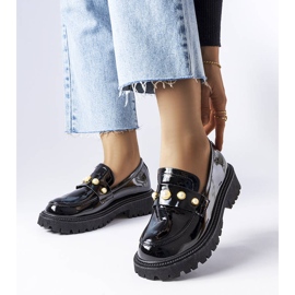 Pantofi negri din piele lacuita cu perle Serlait alb 1