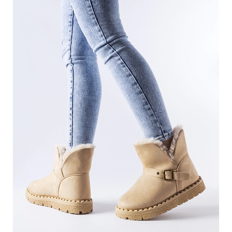 Cizme de zăpadă izolate bej cu decupaj de la Monal 1