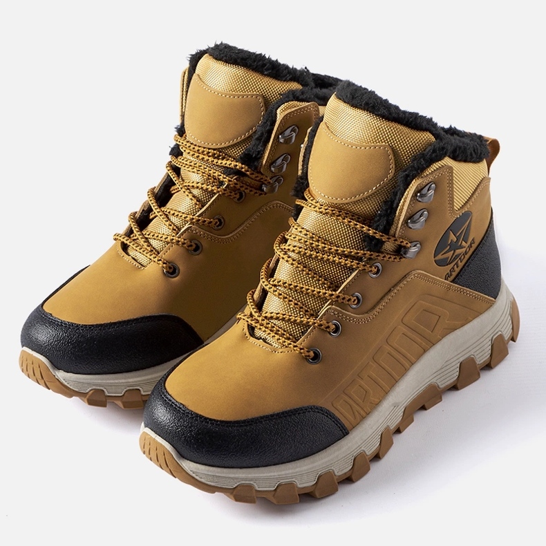 Pantofi de trekking pentru bărbați izolați maro de la Nurra 1 Pantofi de trekking pentru bărbați izolați maro de la Nurra 1