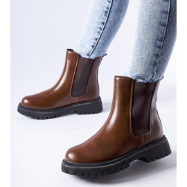 Botine clasice slip-on maro izolate de la Noas 1
