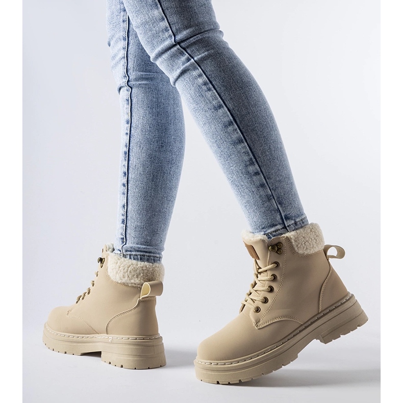 Muncitori din Burgondi izolați în bej 1