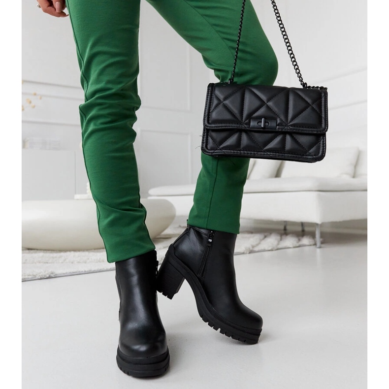 Botine negre cu toc mic, cu buclă pentru curea de la Favale negru 1