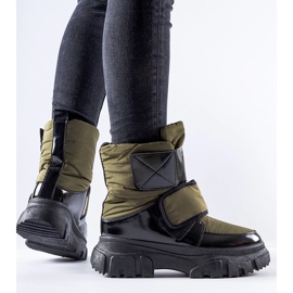 Cizme de zăpadă Hutchinson izolate verzi verde 1 Cizme de zăpadă Hutchinson izolate verzi verde 1