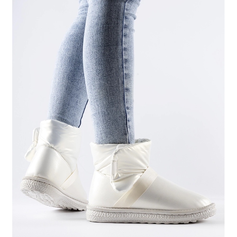 Cizme de zăpadă scurte bej strălucitoare de la Delaune 1