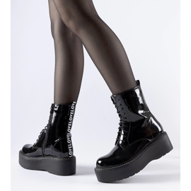 Lucrători de patente de culoare pe platforma Leos negru 1