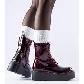 Lucrători de brevete din Burgundia pe platforma Leos roșu 1