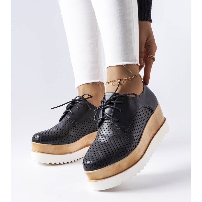 Pantofi negri cu pană ajurata de la Laurent negru 1