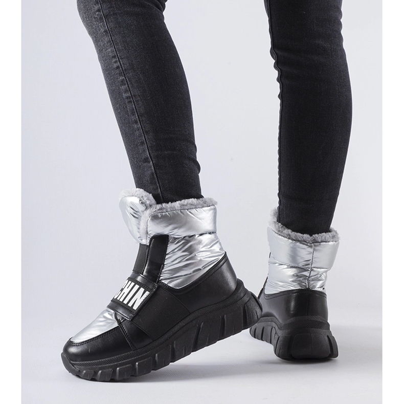 Cizme de zăpadă izolate argintii pe platforma Bend 1