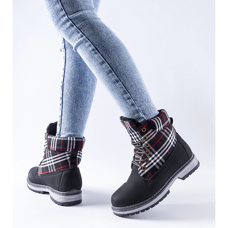 Cizme negre decorate cu un carou Dino negru 1