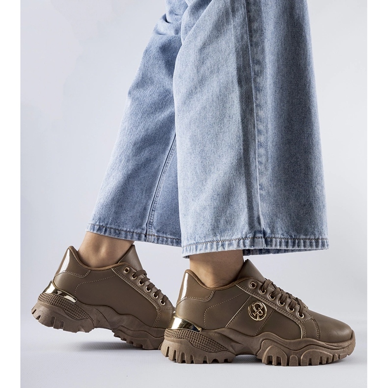 Adidași maro cu talpă masivă de la Arpaia 1