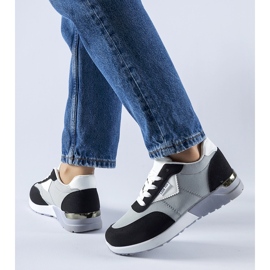 Adidași din material gri și negru de la Geraldino 1