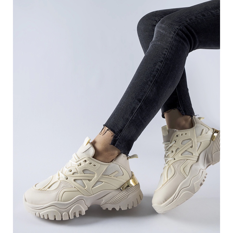 Tenisi sport bej de la Cislago 1 Tenisi sport bej de la Cislago 1