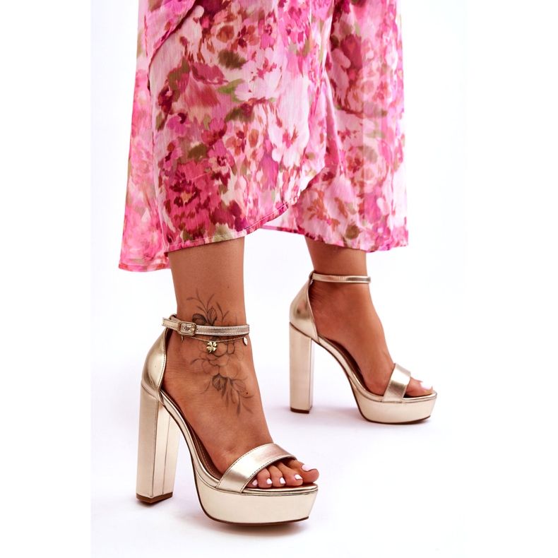 Sweet Shoes Sandale din piele pe bară înaltă și platformă Golden Sky Dream de aur 1 Sweet Shoes Sandale din piele pe bară înaltă și platformă Golden Sky Dream de aur 1