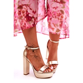 Sweet Shoes Sandale din piele pe bară înaltă și platformă Golden Sky Dream de aur 2 Sweet Shoes Sandale din piele pe bară înaltă și platformă Golden Sky Dream de aur 2