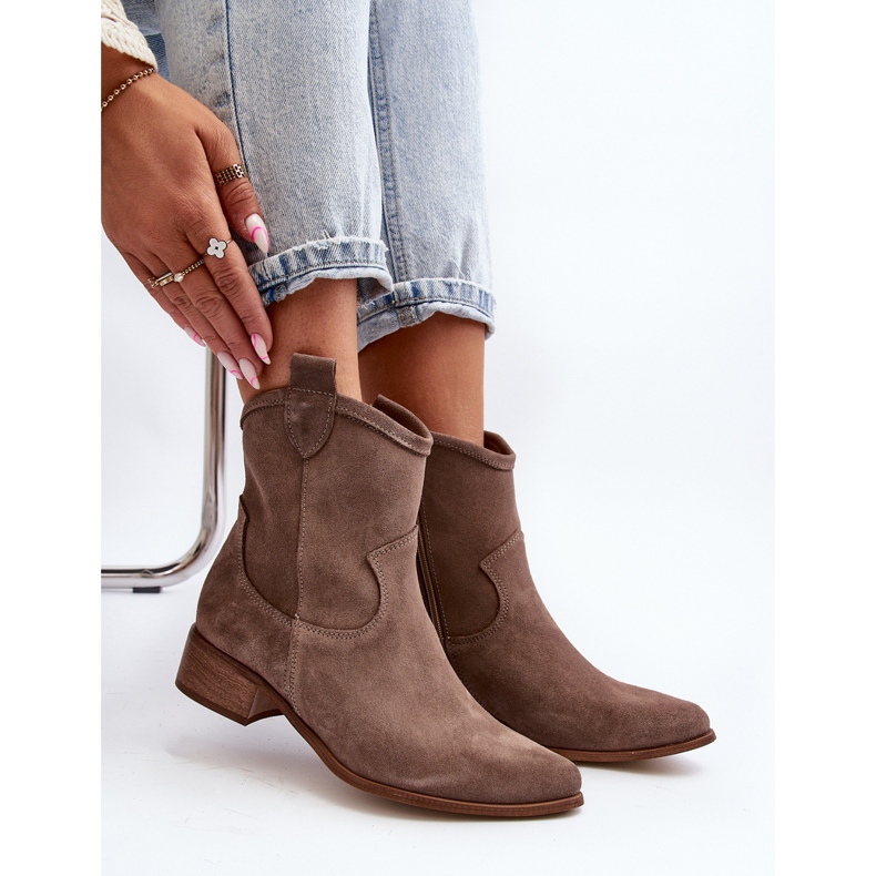 Cizme de cowboy din piele intoarsa Zazoo 3329, cu tocuri joase, bej inchis 1 Cizme de cowboy din piele intoarsa Zazoo 3329, cu tocuri joase, bej inchis 1