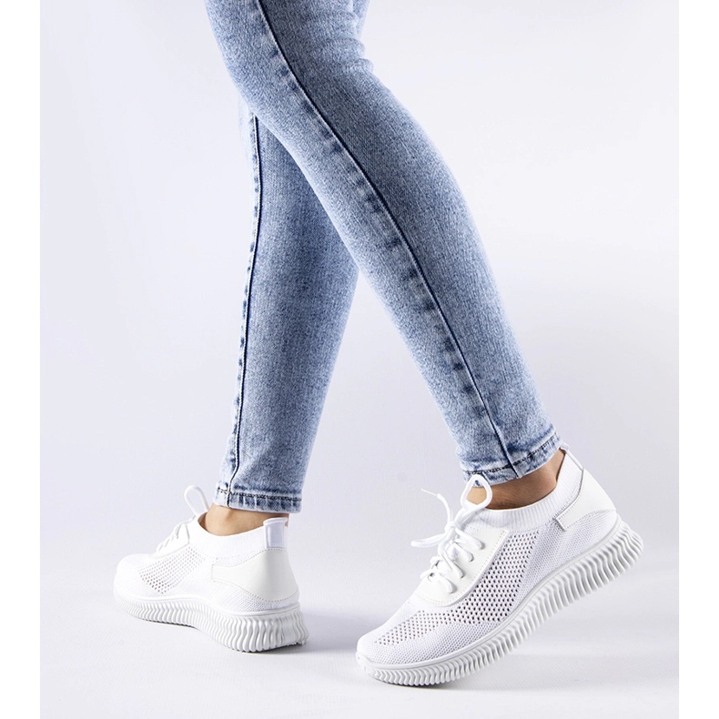 Tenisi albi ajurati de la Pierantonio 1