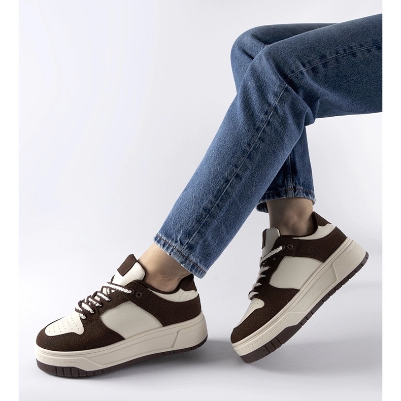 Tenisi maro pe platforma Crim 1