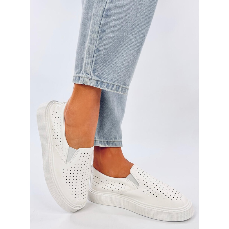 Tenisi slip-on Towns albi ajurati 1