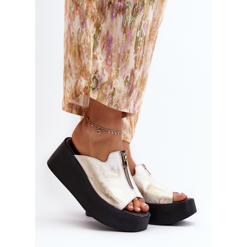 Flip-flops pentru femei Zazoo 2916 pe o platformă masivă cu fermoar, auriu de aur 2