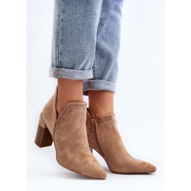 Botine Vailen Bej Toc Înalt Cu Un Model Ajurat 2