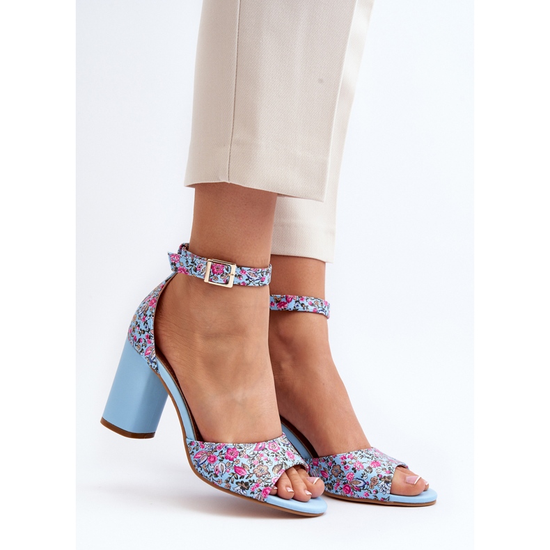 Sandale cu toc inalt cu flori albastre Vitamella albastru 2