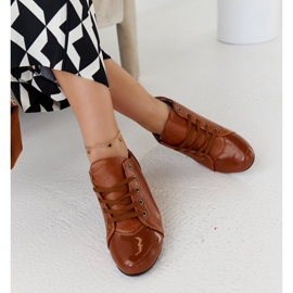 Pantofi maro cu vârf lacuit de la Parady 1