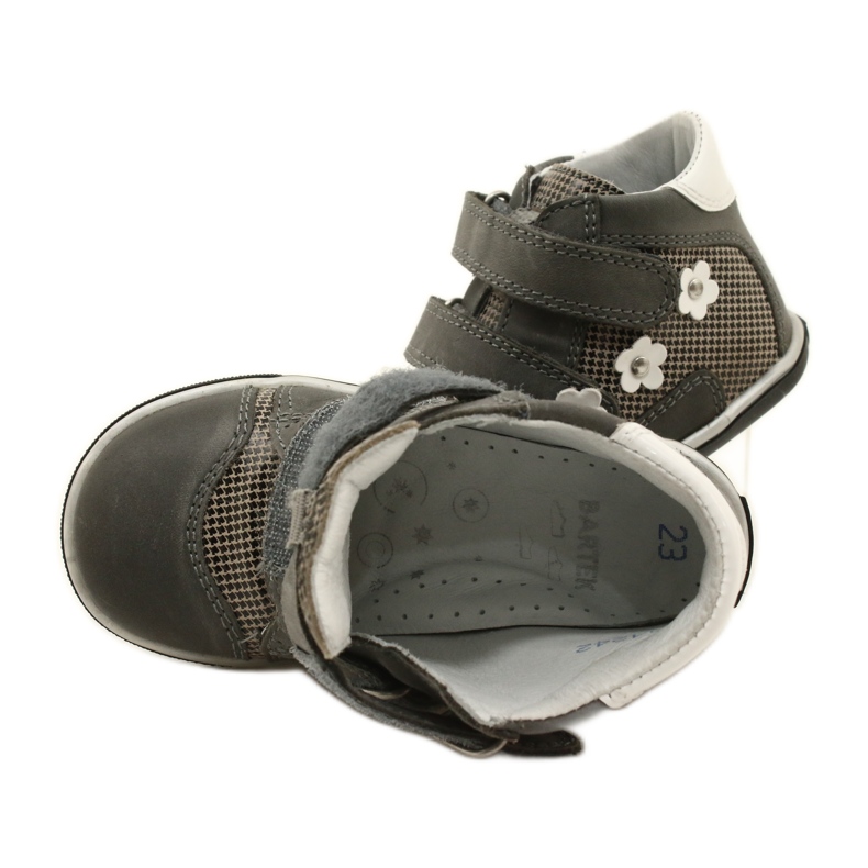 Pantofi de piele pentru fete cu flori albe 91904 gri bartek 6