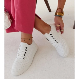 Tenisi albi din piele ecologică de la Sandrine 1