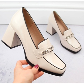 Pantofi dama lacuiti cu toc decorativ, bej Potocki 12322 1