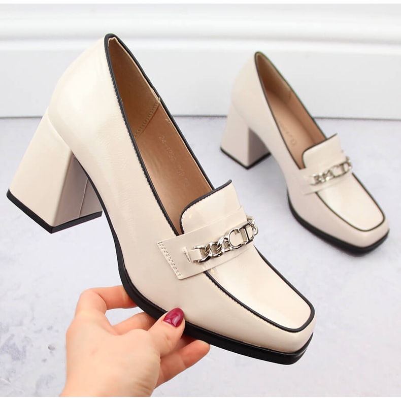 Pantofi dama lacuiti cu toc decorativ, bej Potocki 12322 1