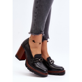 Vinceza Pompe pe un toc masiv masiv cu decor, Oradna Neagra negru 2