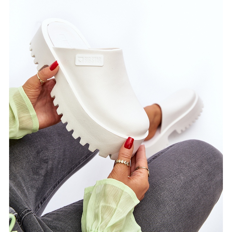 Flip-flops de damă cu o talpă masivă Big Star NN274015 alb 2