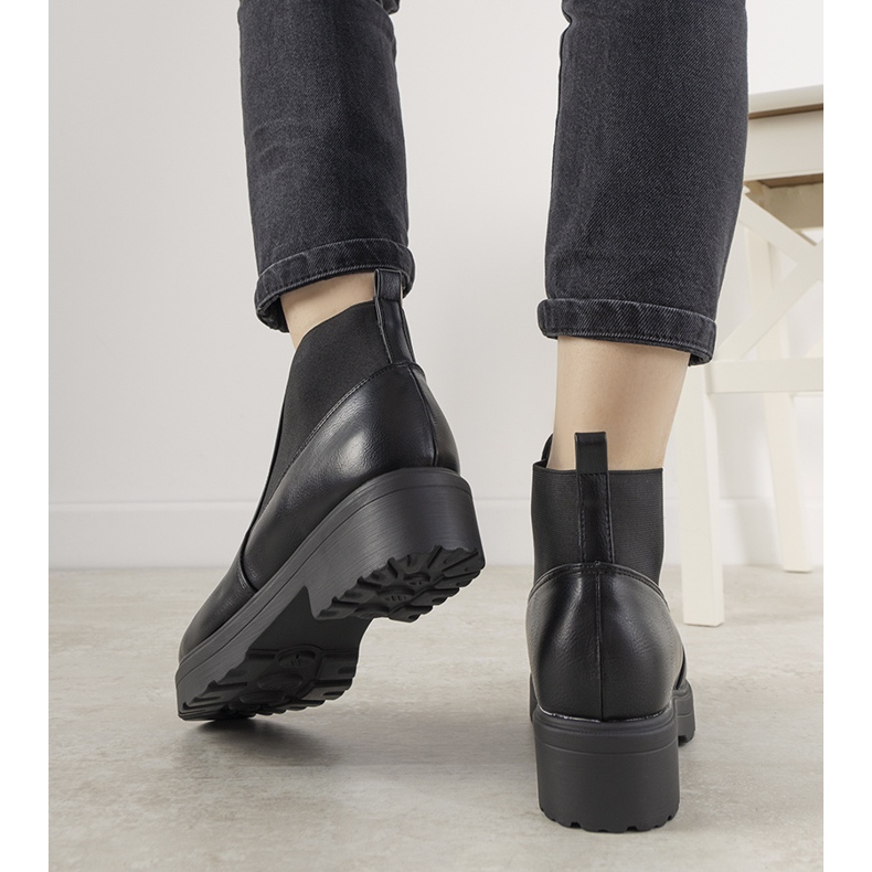 Cizme negre clasice cu un Santacruz elastic negru 1