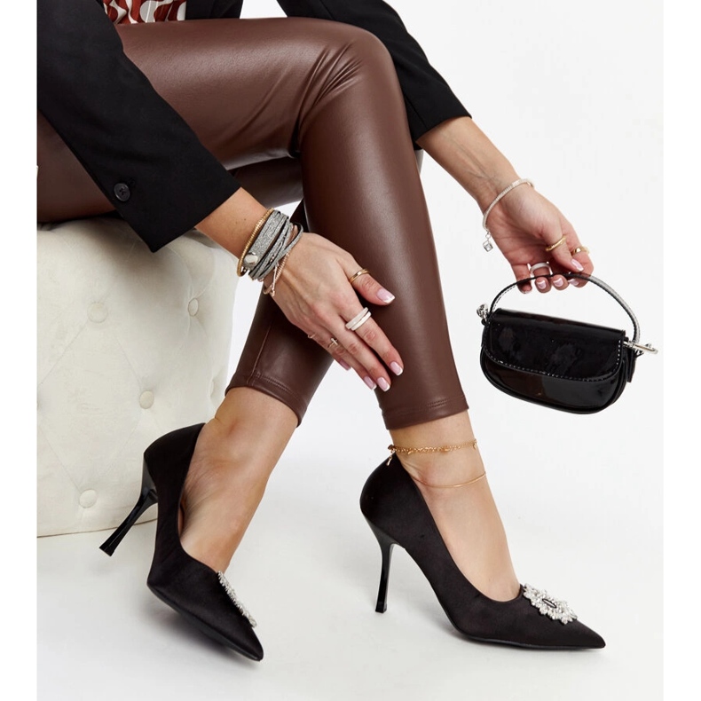 Tocuri înalte negre cu finisaj satinat și strasuri de la Susegana negru 1