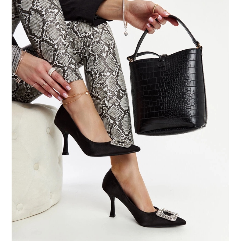 Tocuri înalte negre cu finisaj satinat și strasuri Clemente negru 1