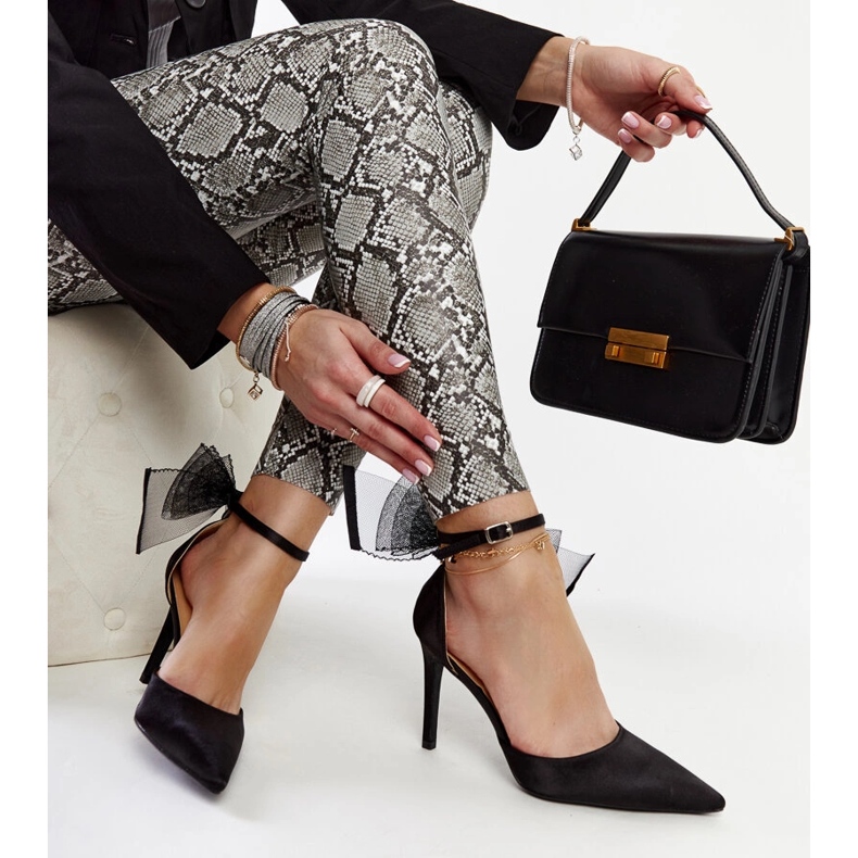 Tocuri înalte negre cu fundă de la Ilaysa negru 1