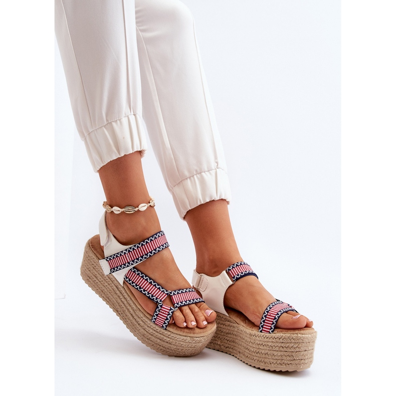 Sandale de damă pe talpă masivă împletită, alb Luminea 1