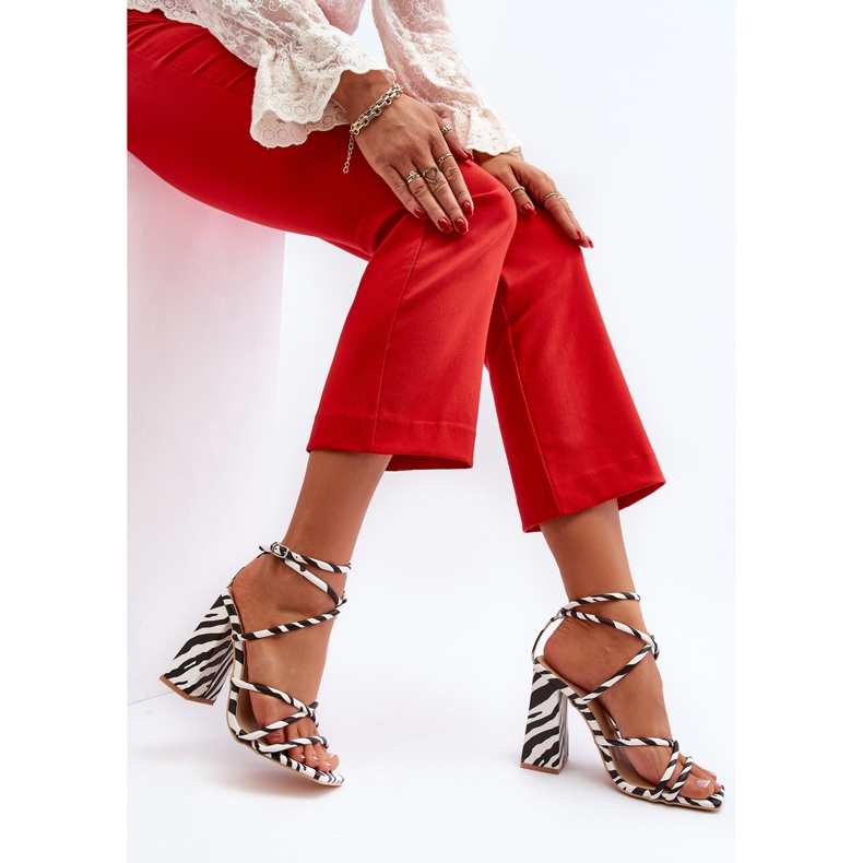 Sandale cu toc înalt alb și negru la modă Josette 1