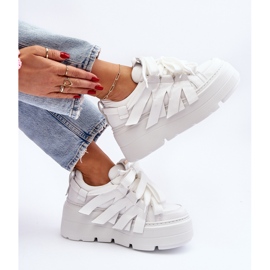 Pantofi Zazoo 2F-7033 pe o platformă masivă, alb 1