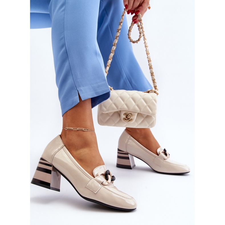 Vinceza Pompi din piele lacuita cu lant, Beige Paliotte bej 1 Vinceza Pompi din piele lacuita cu lant, Beige Paliotte bej 1