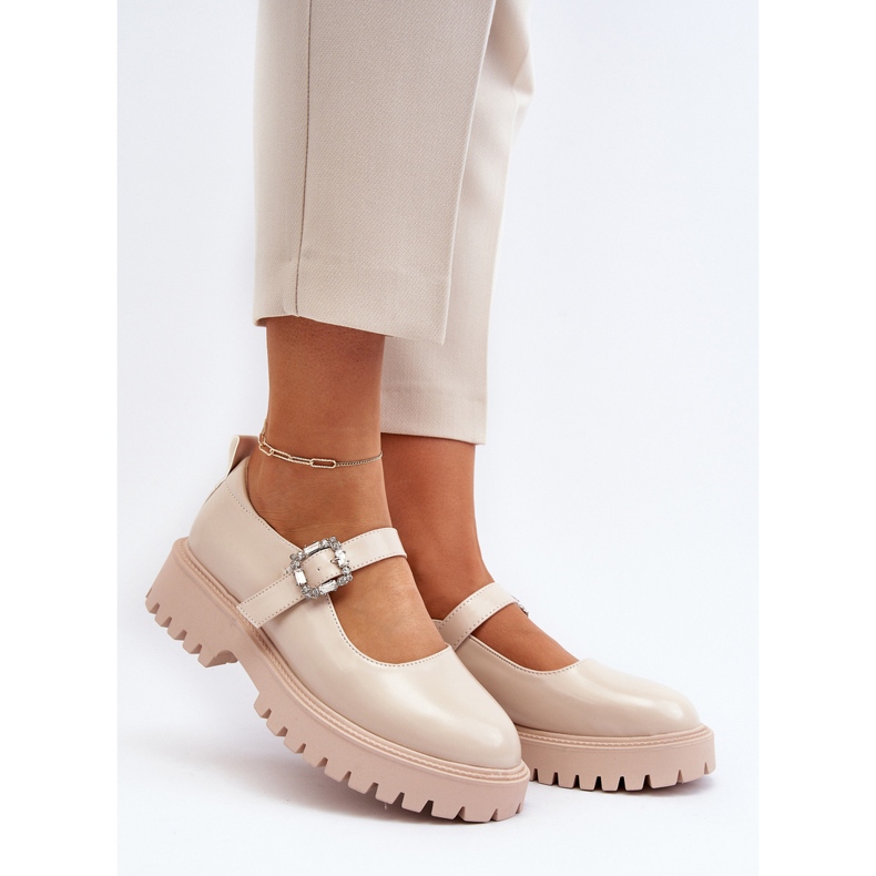 Pantofi de damă din piele lăcuită cu cataramă decorativă, bej Lindnessa 2